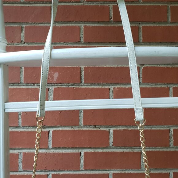 BNWT ANNE KLEIN wallet on a chain in chalk (OS) - Picture 8 of 9